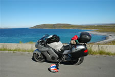 moto devant la mer de Barents